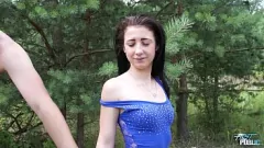 Jouer Creampie sessuale in pubblico per una teenager ceca in natura