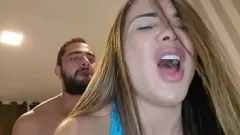 Reproducir La MILF latina Bianca Naldy se moja y se vuelve salvaje en la cocina