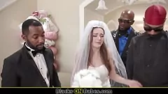Reproduzir O primeiro gangbang interracial da noiva curvilínea: garganta profunda, punheta e ação do grande galo negro