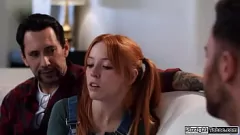 Stepdad Tommy Pistol și Seth Gamble în tabu în trei cu fiica vitregă Madi Collins