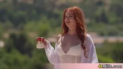 Abspielen Busty Redhead Milf Madison Morgan sehnt sich in POV Porno wieder in Schwangerschaft.