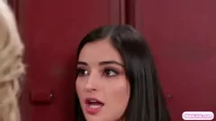 Oynat Busty Dean öğretmenleri Emily Willis, sulu lezbiyen kedi yalama