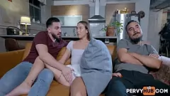 Reproducir Noche de citas hardcore con Petite Teen Violet Reign y su cuerpo curvilíneo