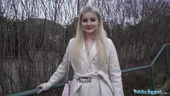 Afspelen Public Agent wordt ondeugend met Californische blondine in kousen: hardcore buiten ontmoeting