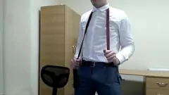 Abspielen Büro Rollenspiel: Cumplay und Schuhfetisch mit geeignetem Chef