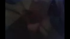 Jouer myego et girl masturbatinkle et elle le transcrit dans le tableau de sa mère