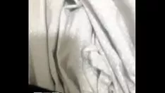 Abspielen Die Empörung von Saad Youssef, aus dem Sudan, Restölen in Saudi-Arabien, das Üben des Pucks vor einigen Rätseln vor einer Zielfernsehkamera und die Respektlosigkeit der königlichen Linie