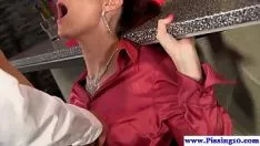Reproduzir Bebê fetiche mijado transa publicamente