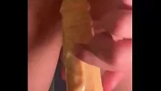 Play Montando rico dildo