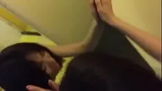 Jouer 大三情侣宾馆开房啪啪啪自拍留念~但手机不慎流出性爱小视频！qq2276157873