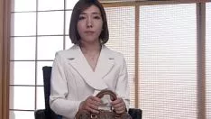 Reproduzir 初撮り人妻ドキュメント 華村千裕