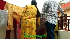 पर कपड़े सुखाने गई देसी भाभी को पकड़कर चोद ड़ाला