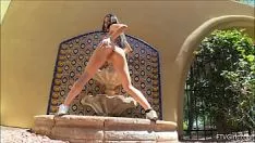 Jouer Lana Rhoades piscia