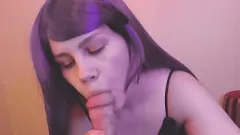تشغيل امرأة سمراء فاتنة مكثفة بوف اللسان وHandjob، نائب الرئيس على الثدي